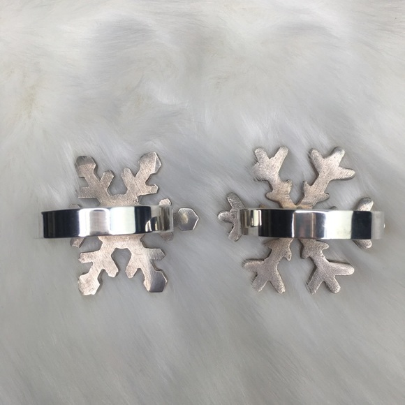 SOLD: Silver Snowflake Napkin Ring 4 Set - Picture 6 of 8